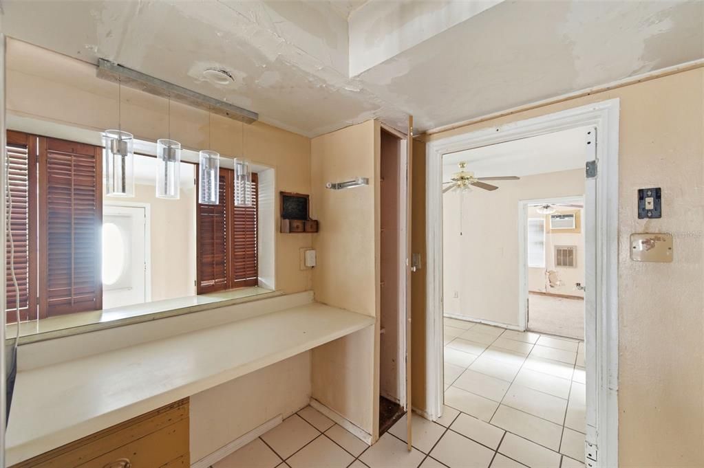 На продажу: $209,900 (4 спален, 2 ванн, 1776 Квадратных фут)