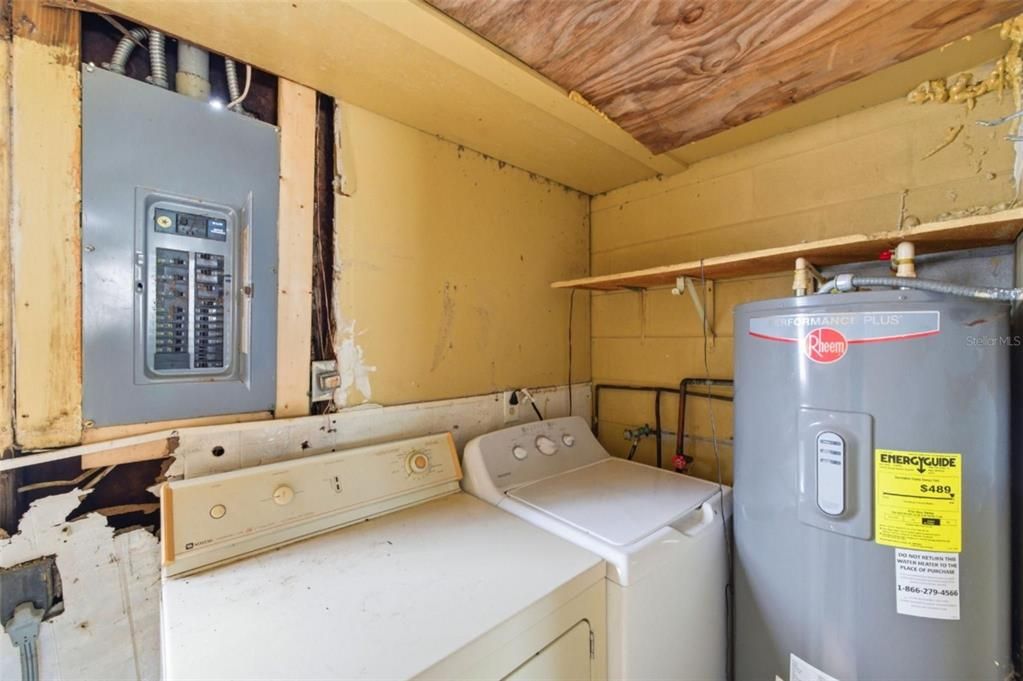 На продажу: $209,900 (4 спален, 2 ванн, 1776 Квадратных фут)