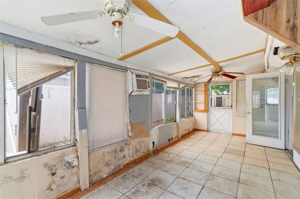 На продажу: $209,900 (4 спален, 2 ванн, 1776 Квадратных фут)