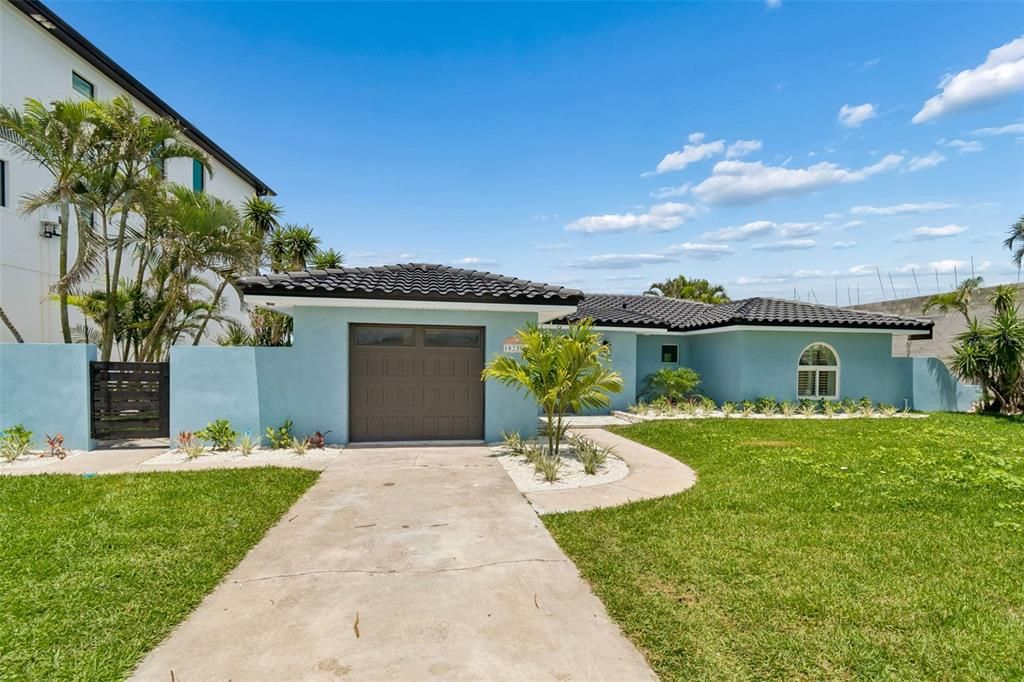 For Sale: $1,579,900 (3 beds, 2 baths, 2151 Square Feet)