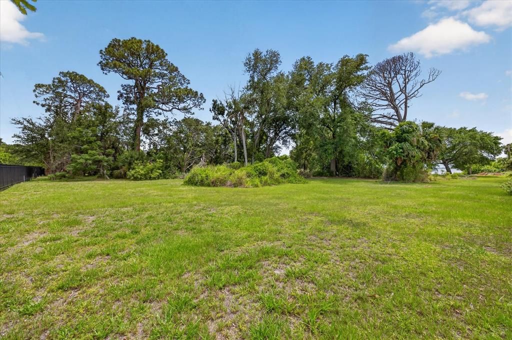 На продажу: $1,879,988 (1.08 acres)