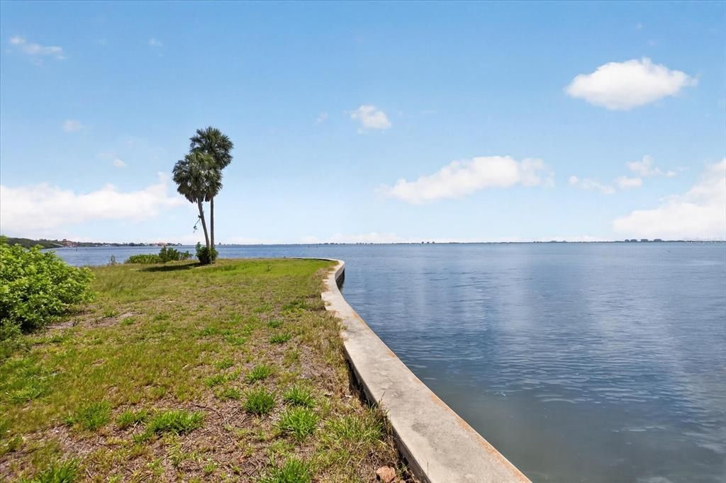 На продажу: $1,879,988 (1.08 acres)