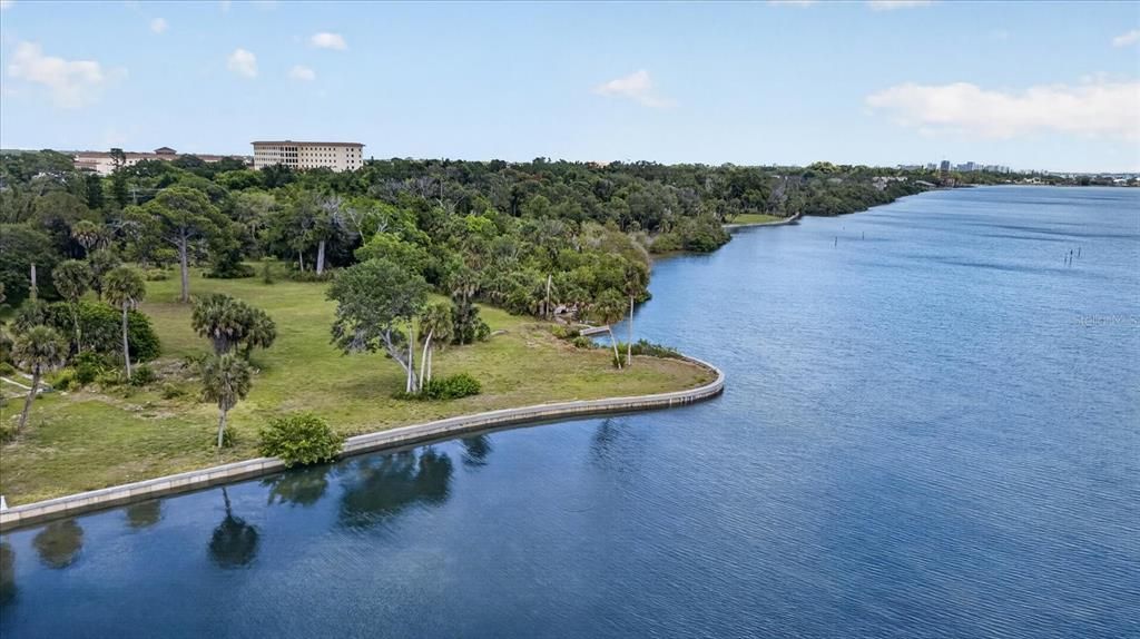 На продажу: $1,879,988 (1.08 acres)