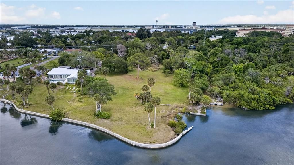 На продажу: $1,879,988 (1.08 acres)