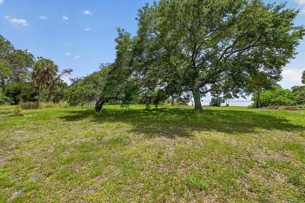 На продажу: $1,879,988 (1.08 acres)