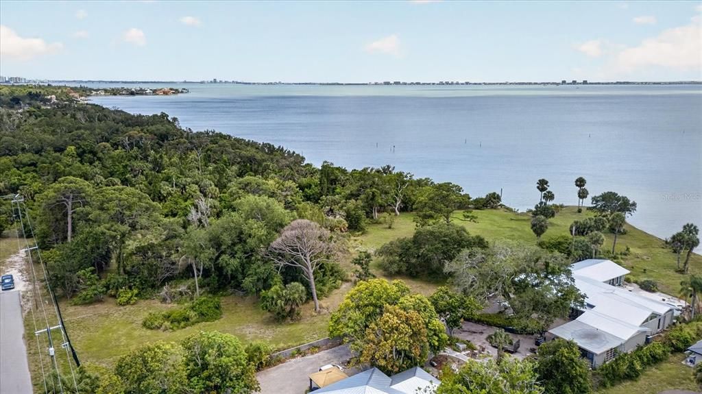 На продажу: $1,879,988 (1.08 acres)