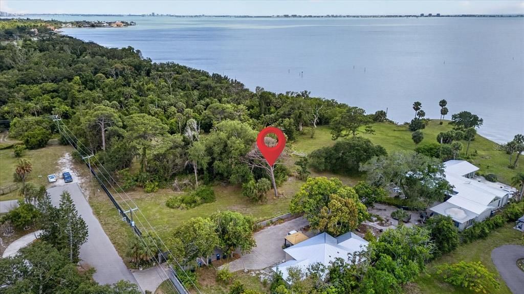 На продажу: $1,879,988 (1.08 acres)