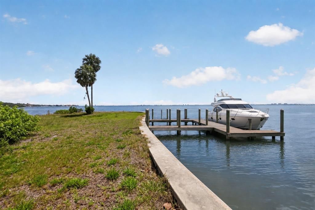 На продажу: $1,879,988 (1.08 acres)