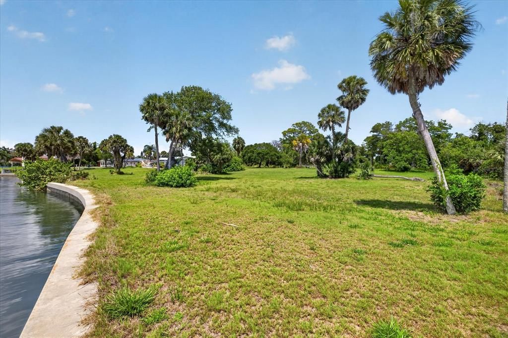 На продажу: $1,879,988 (1.08 acres)