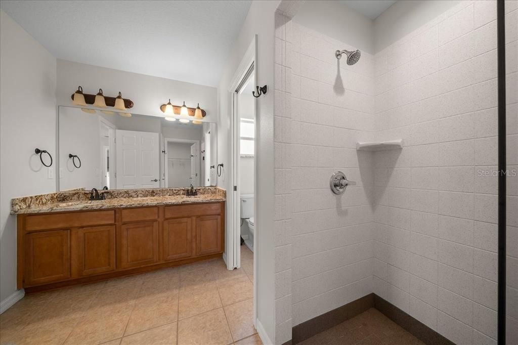 En Venta: $329,900 (4 camas, 2 baños, 1652 Pies cuadrados)