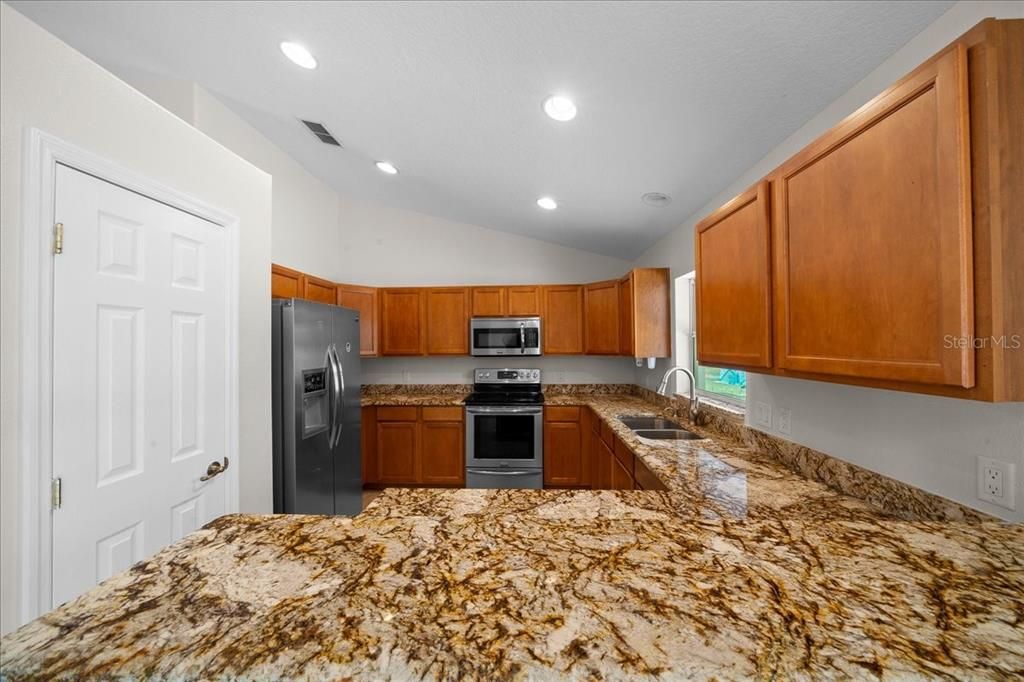En Venta: $329,900 (4 camas, 2 baños, 1652 Pies cuadrados)