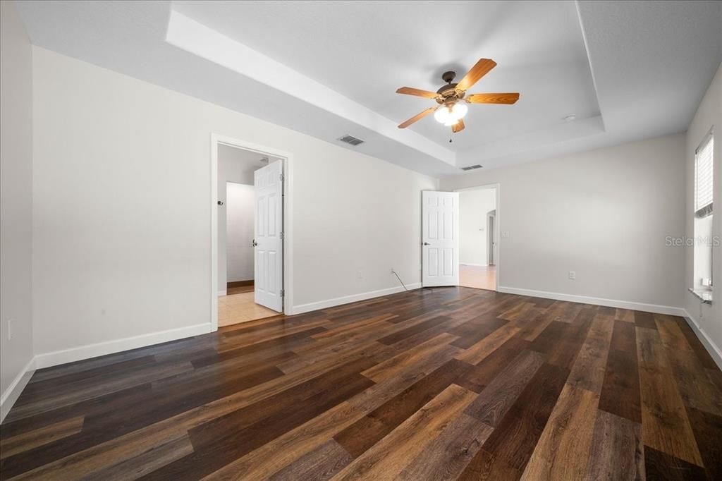 En Venta: $329,900 (4 camas, 2 baños, 1652 Pies cuadrados)