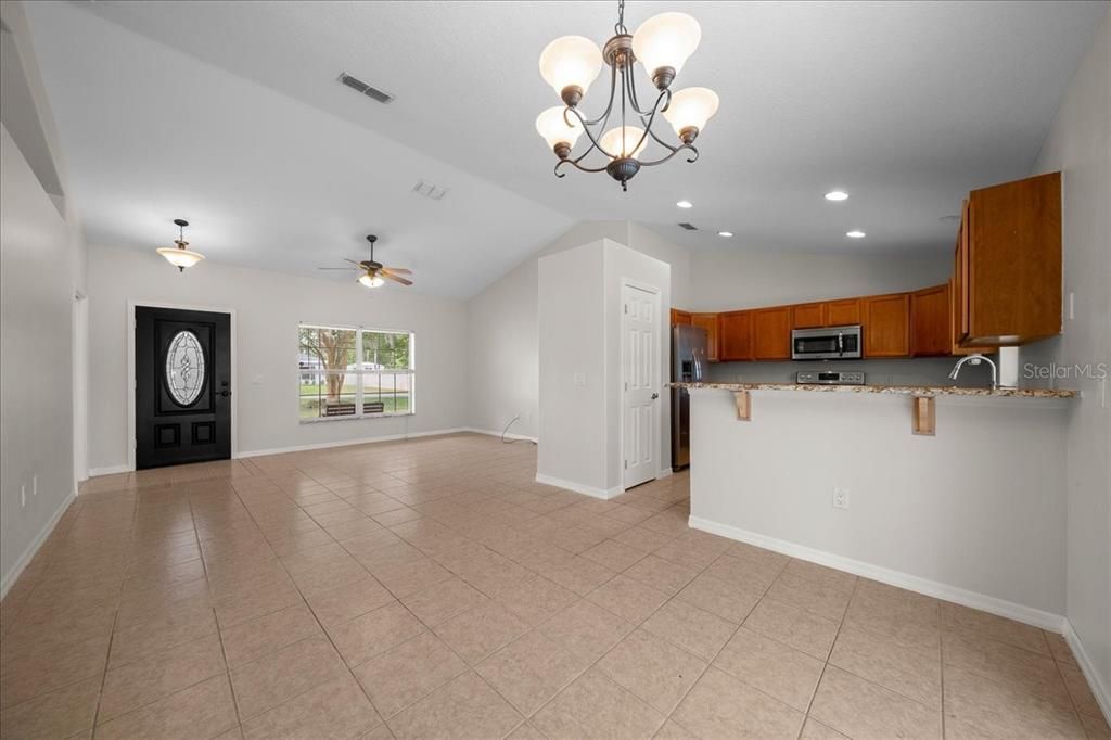 En Venta: $329,900 (4 camas, 2 baños, 1652 Pies cuadrados)