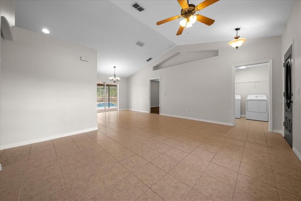 En Venta: $329,900 (4 camas, 2 baños, 1652 Pies cuadrados)