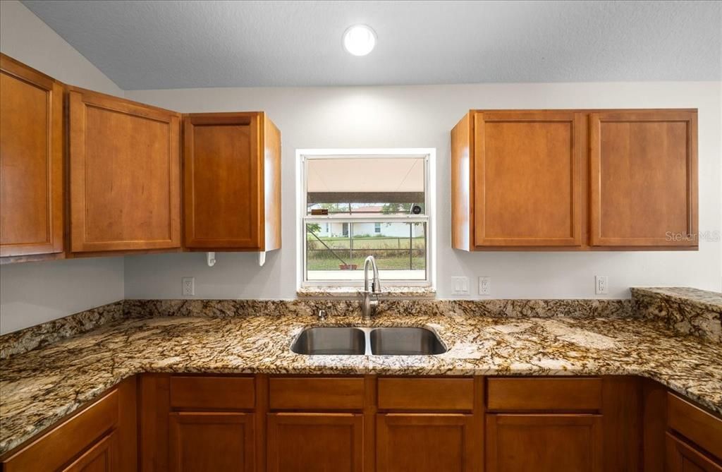 En Venta: $329,900 (4 camas, 2 baños, 1652 Pies cuadrados)