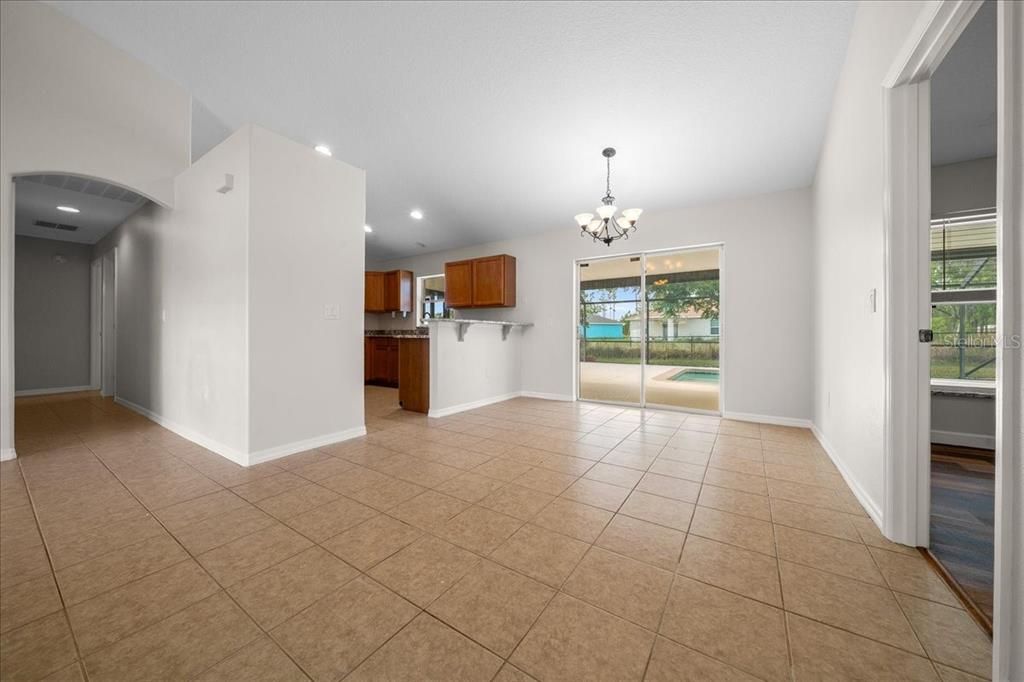 En Venta: $329,900 (4 camas, 2 baños, 1652 Pies cuadrados)