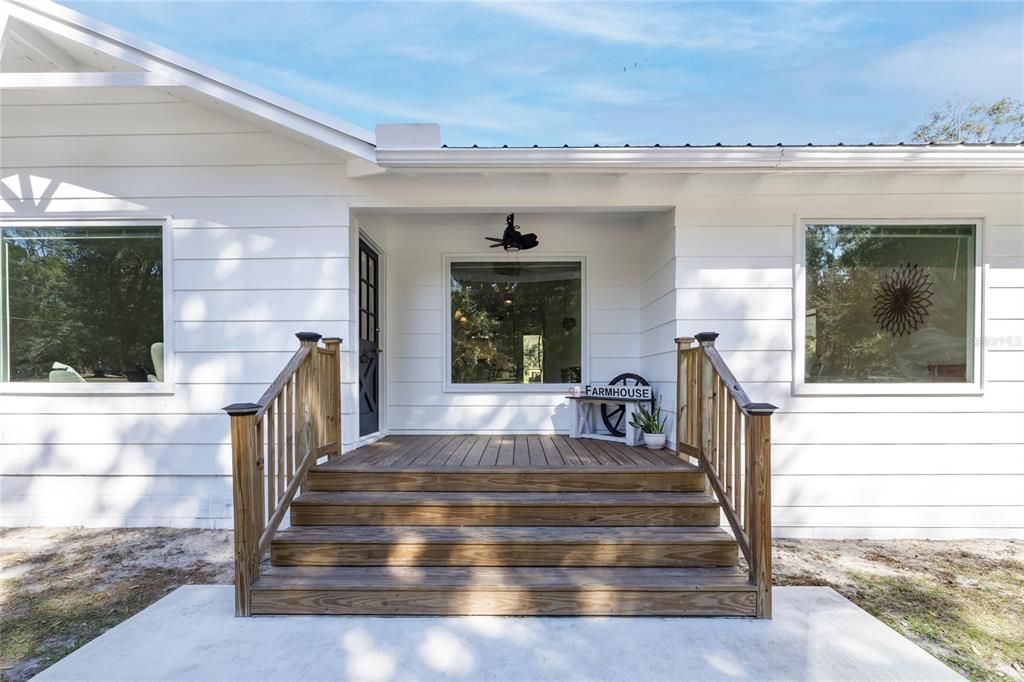 For Sale: $475,000 (3 beds, 2 baths, 1300 Square Feet)