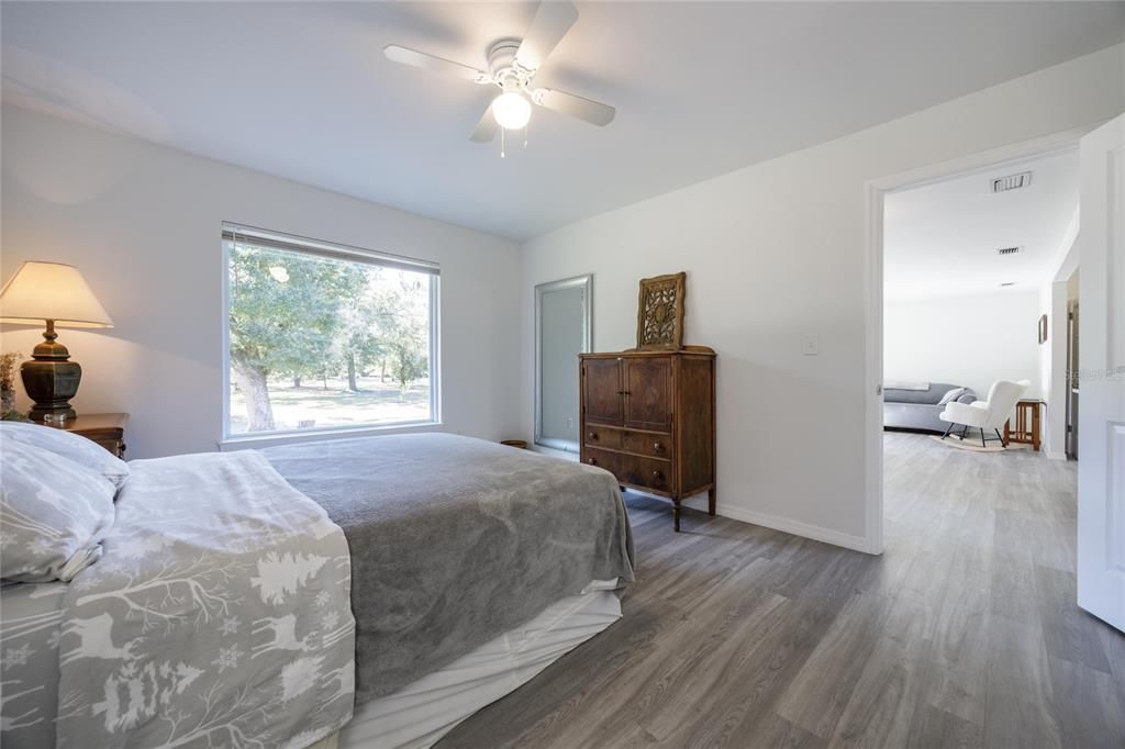 For Sale: $475,000 (3 beds, 2 baths, 1300 Square Feet)