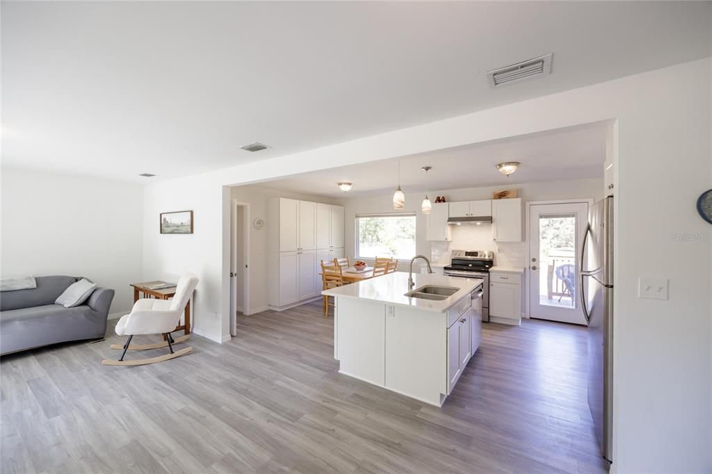 For Sale: $475,000 (3 beds, 2 baths, 1300 Square Feet)
