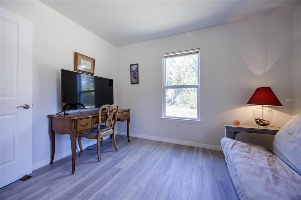 For Sale: $475,000 (3 beds, 2 baths, 1300 Square Feet)