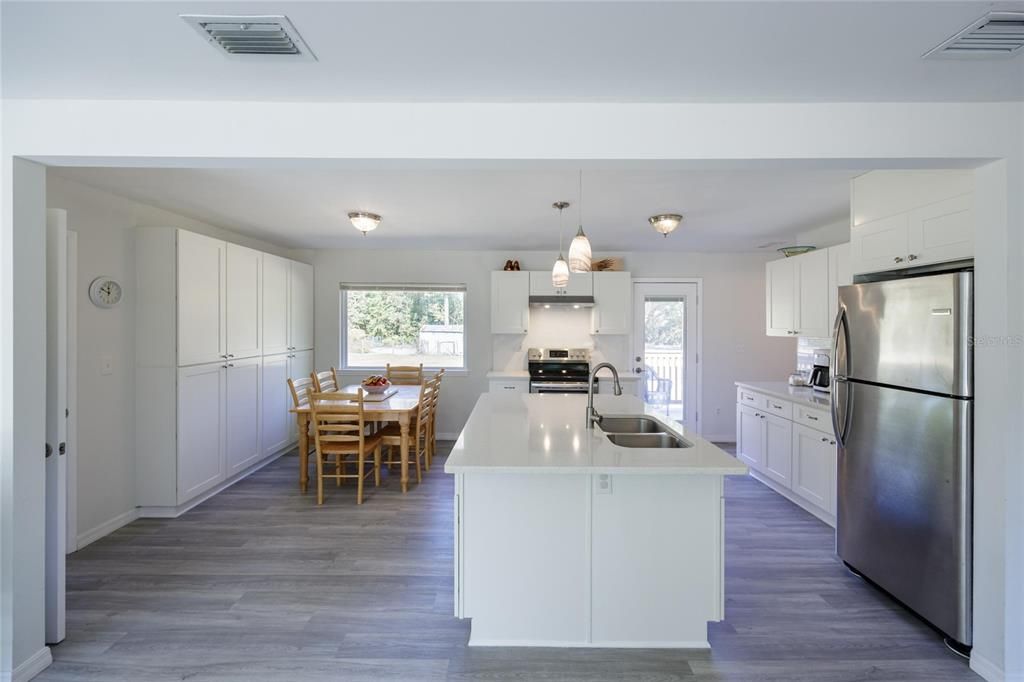 For Sale: $475,000 (3 beds, 2 baths, 1300 Square Feet)