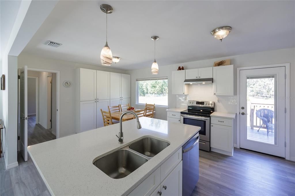 For Sale: $475,000 (3 beds, 2 baths, 1300 Square Feet)
