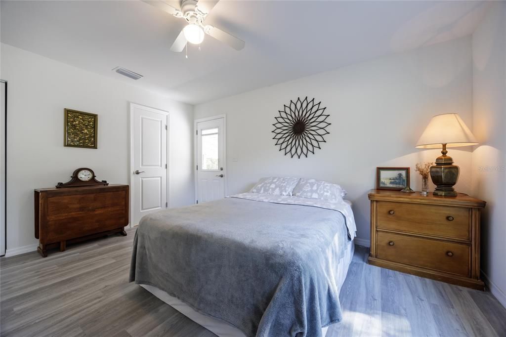 For Sale: $475,000 (3 beds, 2 baths, 1300 Square Feet)
