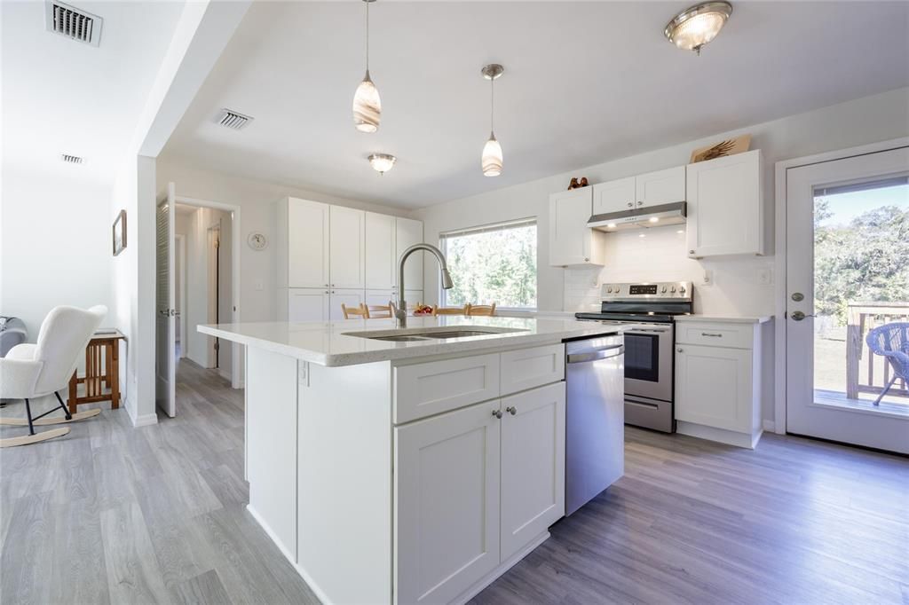 For Sale: $475,000 (3 beds, 2 baths, 1300 Square Feet)