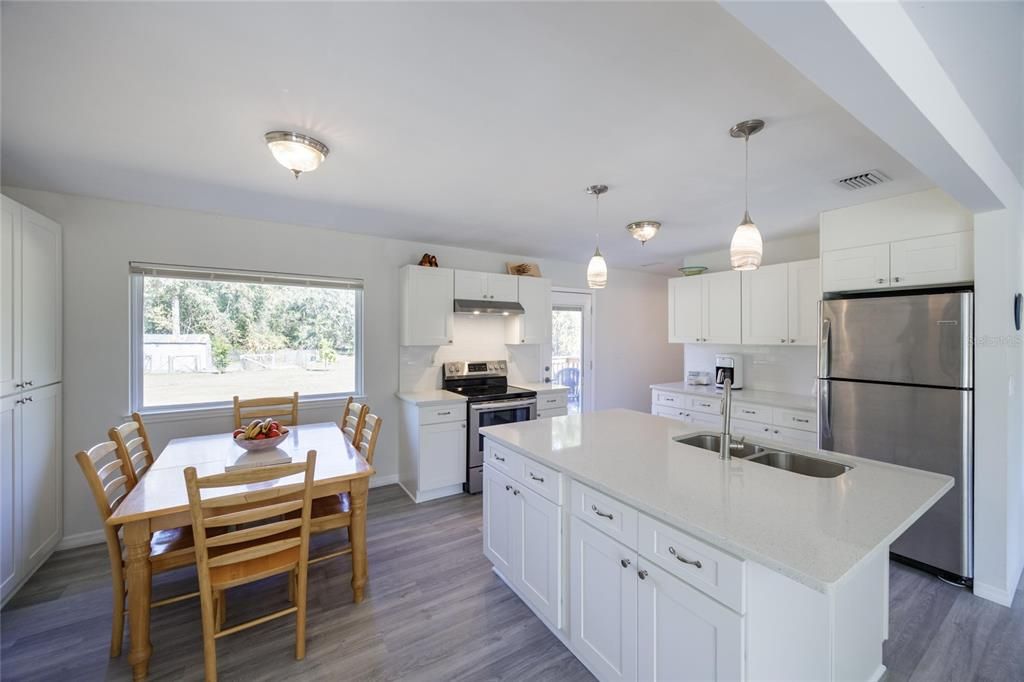 For Sale: $475,000 (3 beds, 2 baths, 1300 Square Feet)