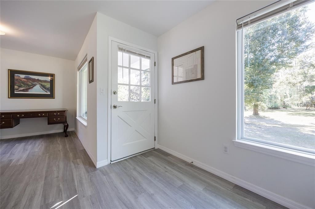 For Sale: $475,000 (3 beds, 2 baths, 1300 Square Feet)