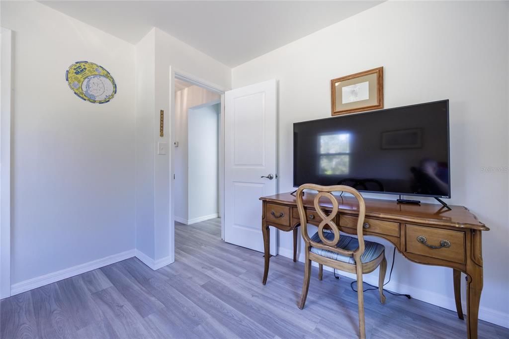 For Sale: $475,000 (3 beds, 2 baths, 1300 Square Feet)