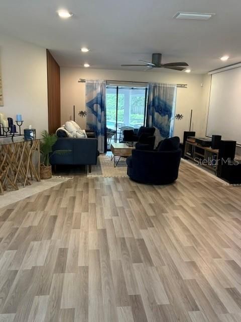 En Venta: $699,000 (4 camas, 3 baños, 2359 Pies cuadrados)