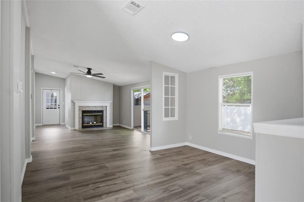 For Sale: $265,000 (3 beds, 2 baths, 1620 Square Feet)