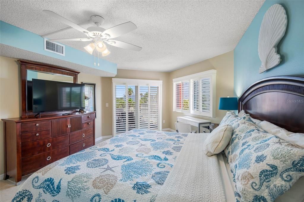For Sale: $650,000 (2 beds, 2 baths, 1400 Square Feet)