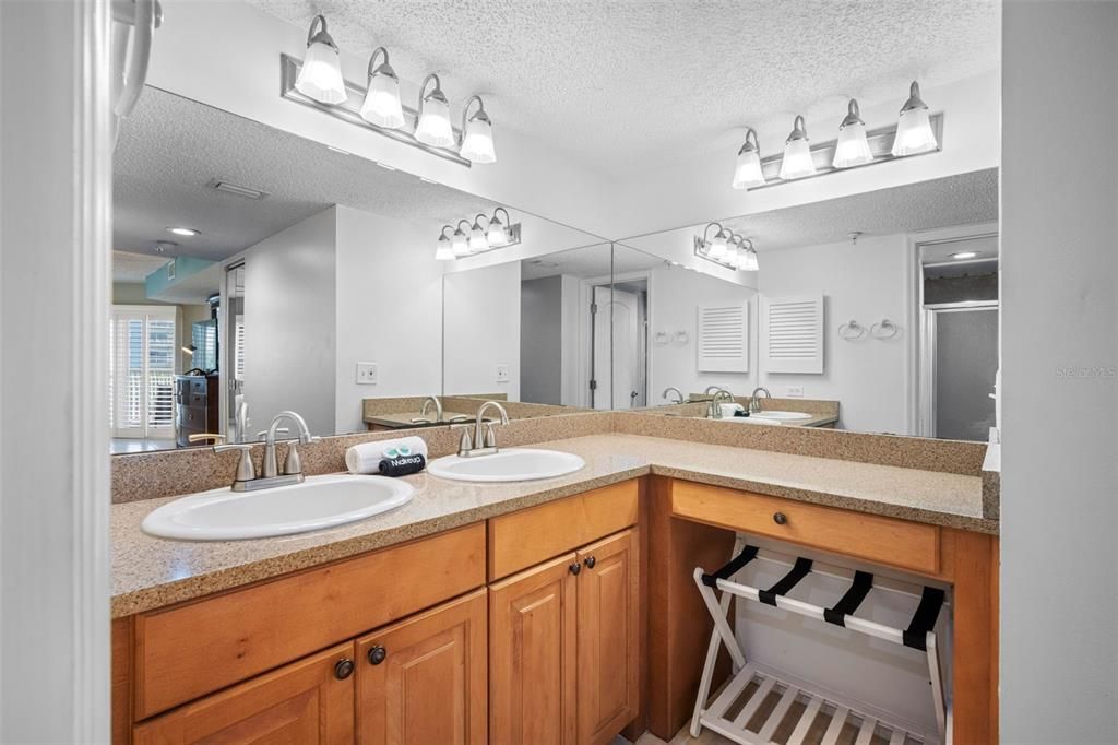 For Sale: $650,000 (2 beds, 2 baths, 1400 Square Feet)