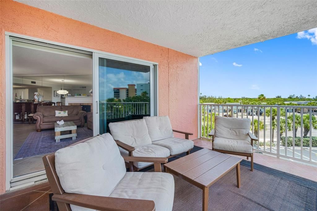 For Sale: $650,000 (2 beds, 2 baths, 1400 Square Feet)
