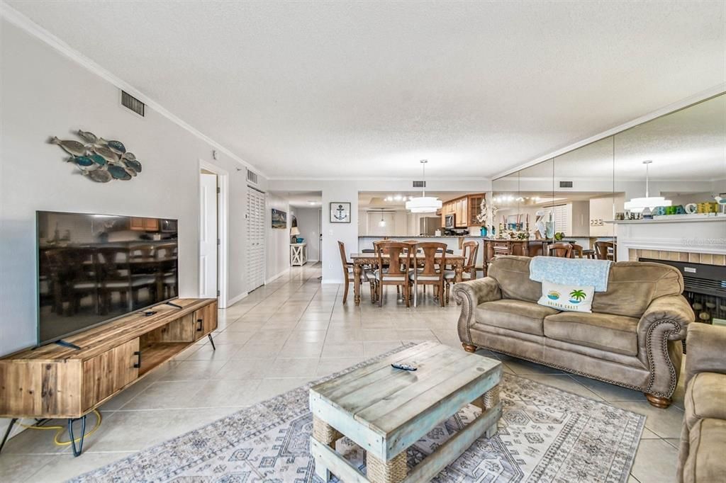 For Sale: $650,000 (2 beds, 2 baths, 1400 Square Feet)