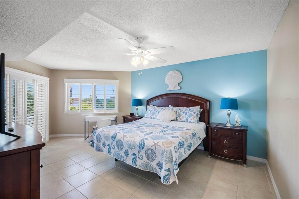 For Sale: $650,000 (2 beds, 2 baths, 1400 Square Feet)