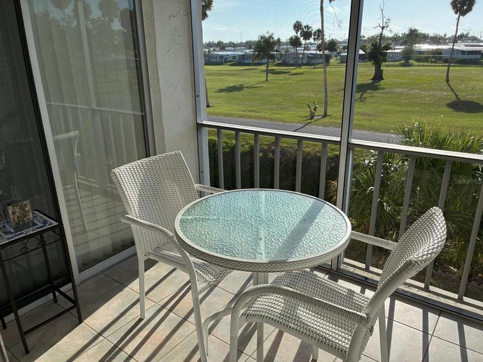 For Rent: $2,000 (2 beds, 1 baths, 951 Square Feet)