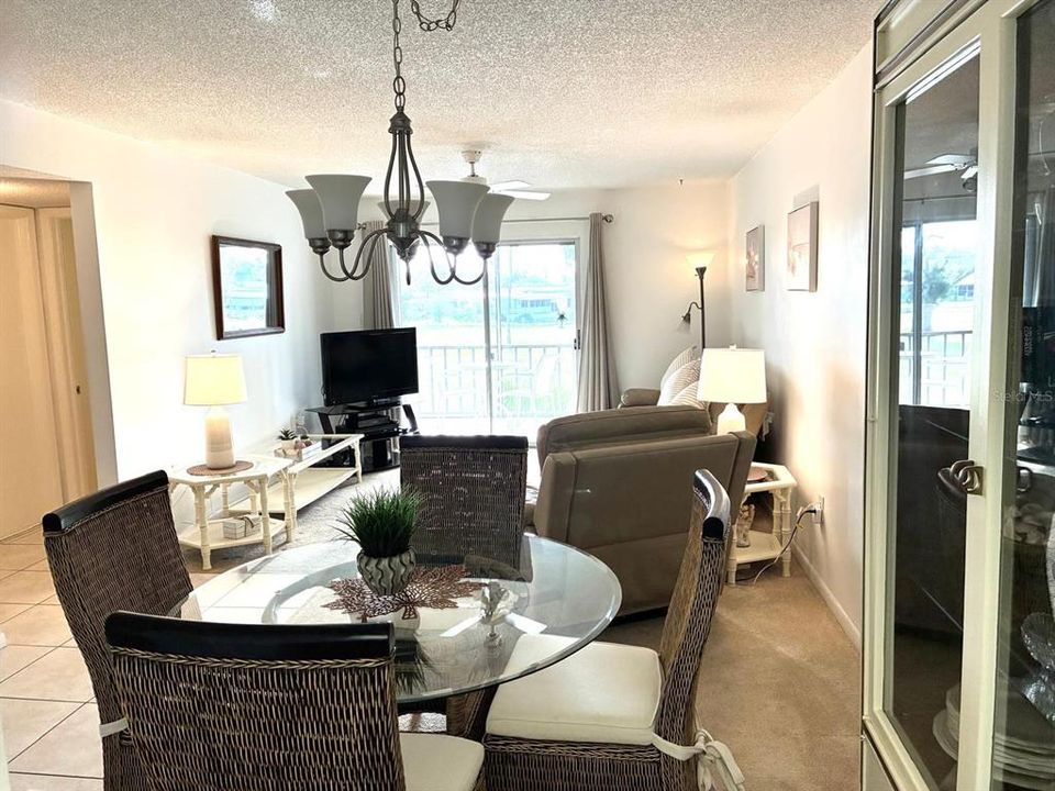 For Rent: $2,000 (2 beds, 1 baths, 951 Square Feet)