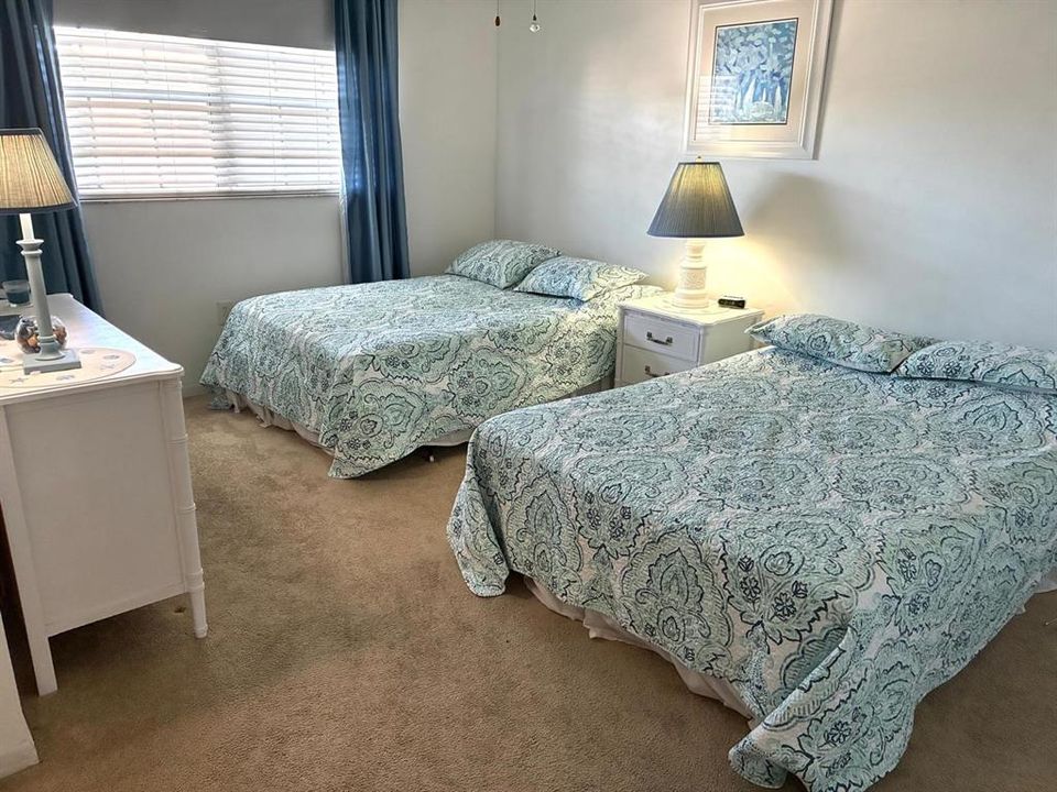 For Rent: $2,000 (2 beds, 1 baths, 951 Square Feet)