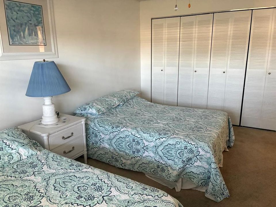 For Rent: $2,000 (2 beds, 1 baths, 951 Square Feet)