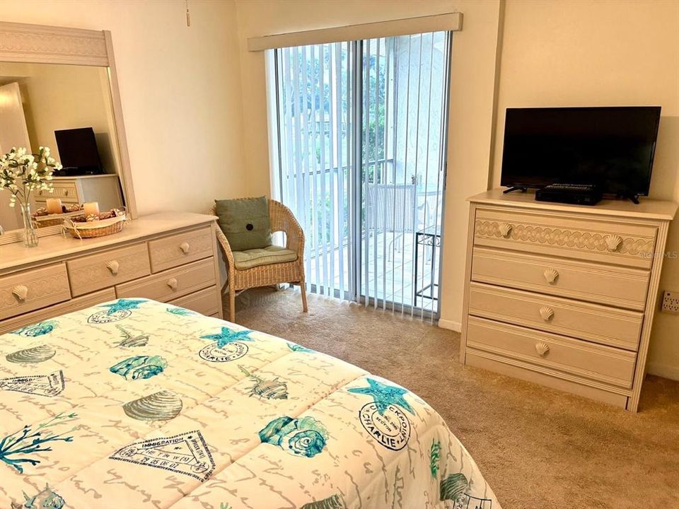 For Rent: $2,000 (2 beds, 1 baths, 951 Square Feet)