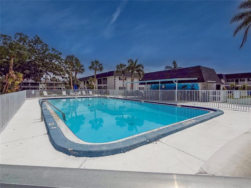 For Rent: $2,000 (2 beds, 1 baths, 951 Square Feet)