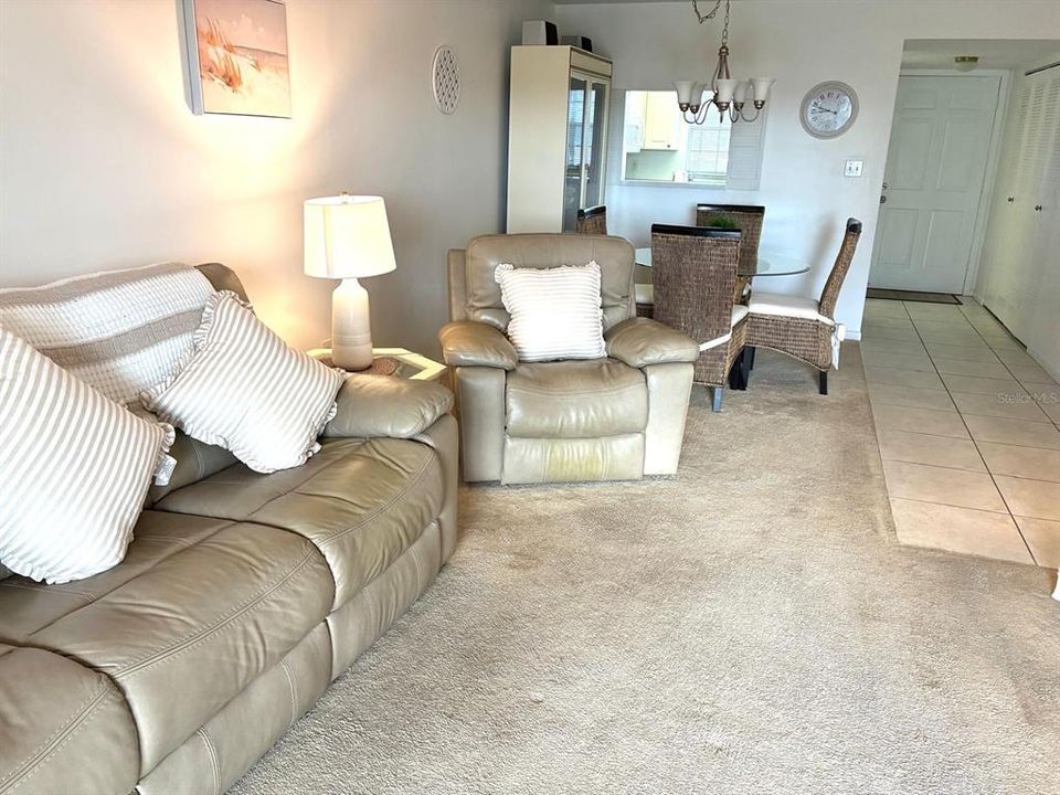 For Rent: $2,000 (2 beds, 1 baths, 951 Square Feet)