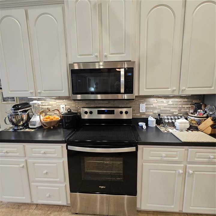 For Sale: $395,000 (3 beds, 2 baths, 2120 Square Feet)