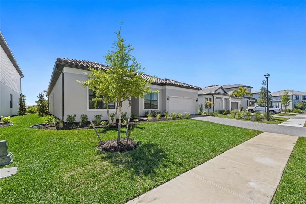 For Sale: $775,000 (4 beds, 2 baths, 2684 Square Feet)