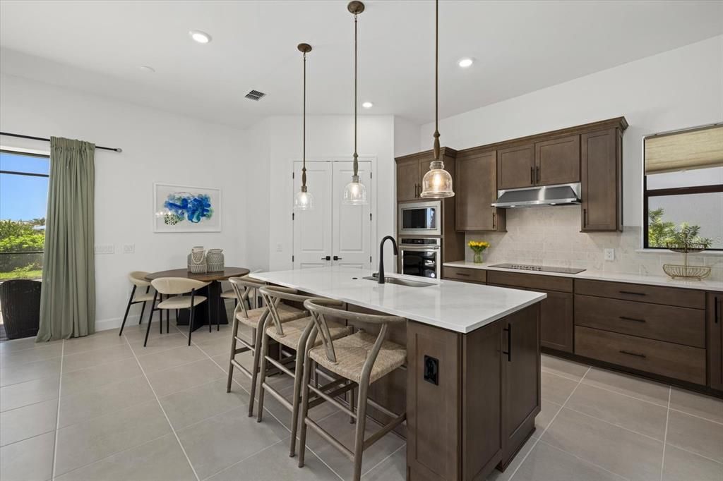 For Sale: $775,000 (4 beds, 2 baths, 2684 Square Feet)