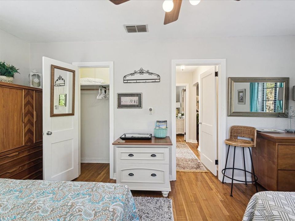 For Sale: $310,000 (2 beds, 1 baths, 1095 Square Feet)