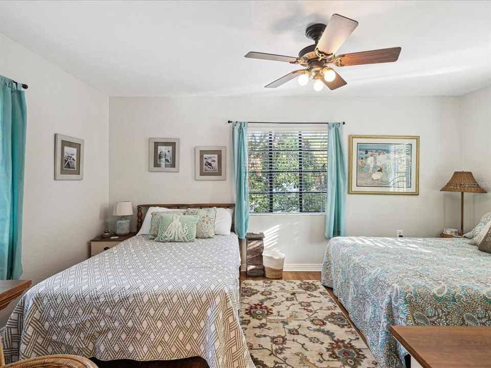 For Sale: $310,000 (2 beds, 1 baths, 1095 Square Feet)
